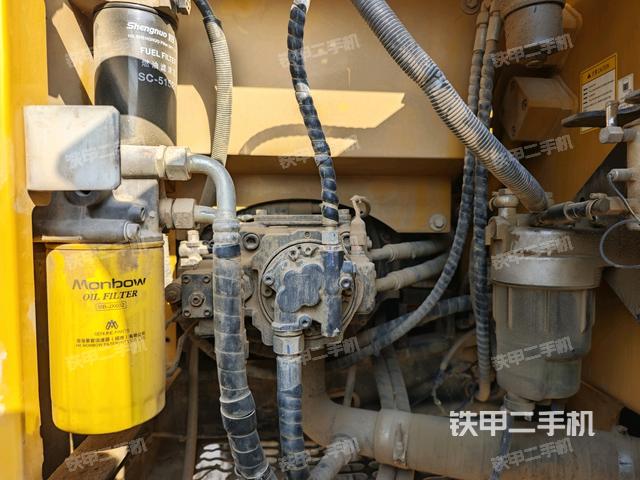 液壓泵艙室正面整體(整機(jī)外觀) 液壓泵艙室正面整體(整機(jī)外觀)