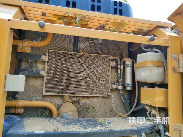 散熱器正面(大件艙室) 散熱器正面(大件艙室)