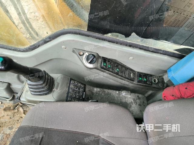 座椅右側(cè)控制臺/鑰匙門/油門/含右手柄（駕駛室部分）