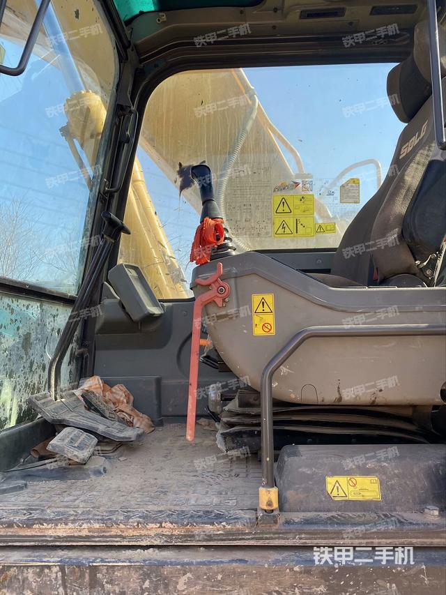 座椅右側(cè)控制臺(tái)/鑰匙門/油門/含右手柄（駕駛室部分）