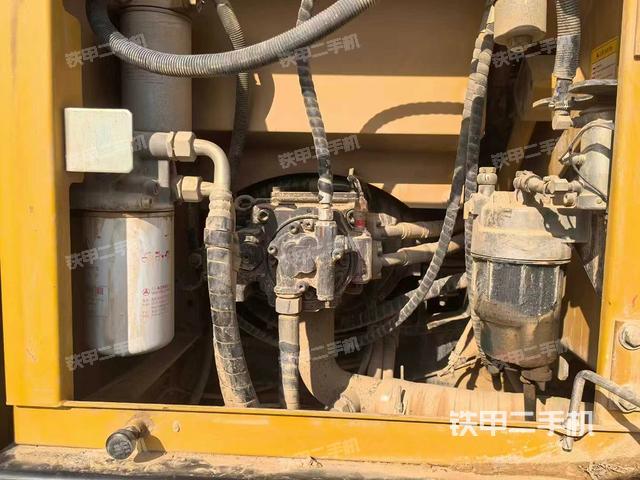 液壓泵艙室正面整體(整機(jī)外觀) 液壓泵艙室正面整體(整機(jī)外觀)