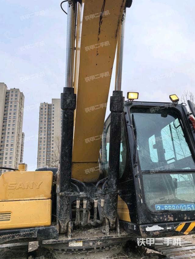 大臂油缸整體?豎拍(工作和回轉(zhuǎn)裝置) 大臂油缸整體?豎拍(工作和回轉(zhuǎn)裝置)