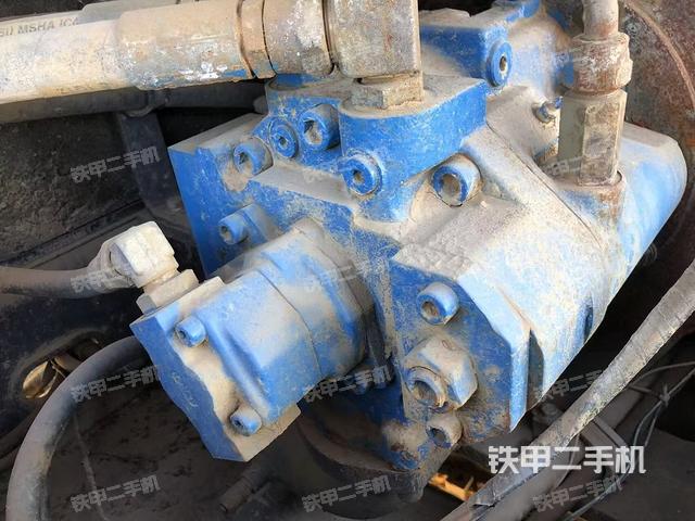 液壓泵艙室正面整體（整機(jī)外觀）