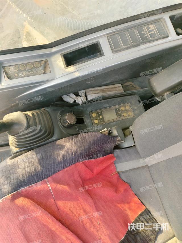 座椅右側(cè)控制臺/鑰匙門/油門/含右手柄（駕駛室部分）