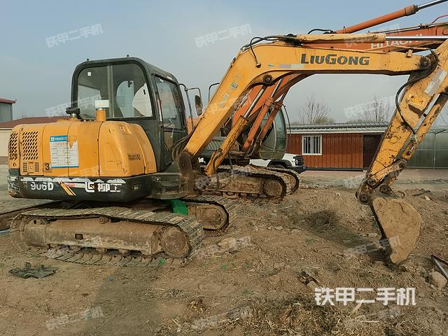 驾驶室顶部（整机外观）