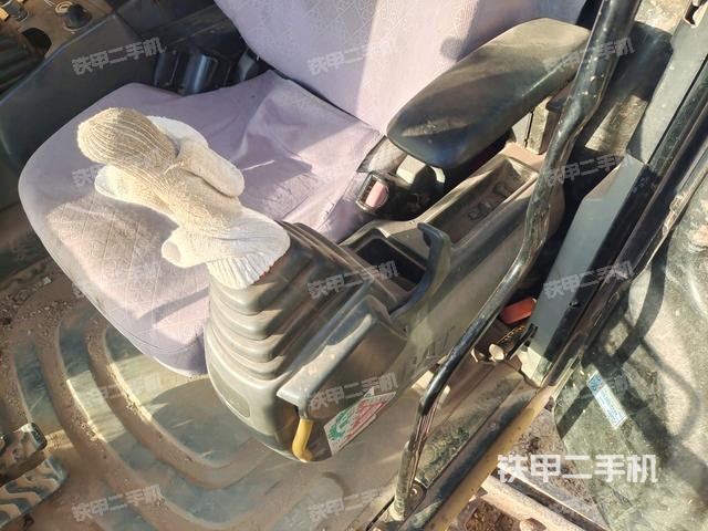 駕駛室左后45度（駕駛室部分）