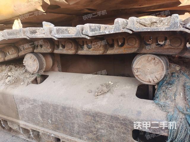 左驅(qū)動輪（行走機構(gòu)）