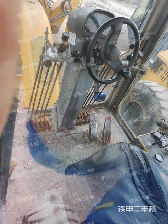 駕駛室內(nèi)部（駕駛室/操作室）