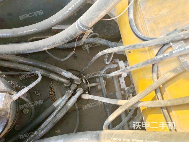 中央回轉接頭特寫（上車部件）