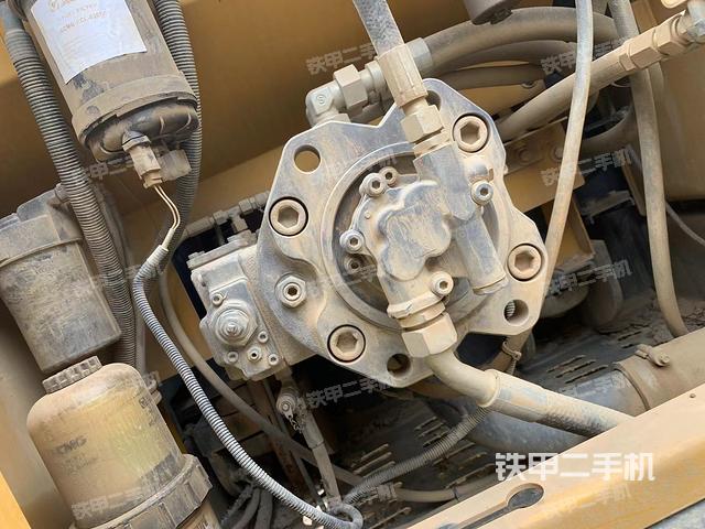 液壓泵艙室正面整體(整機(jī)外觀) 液壓泵艙室正面整體(整機(jī)外觀)
