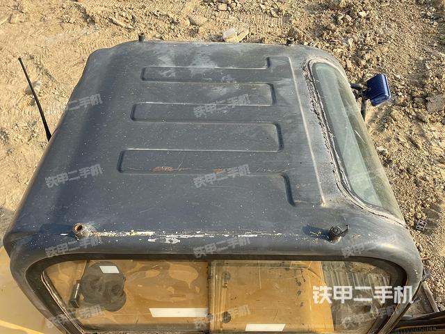 驾驶室顶部（整机外观）