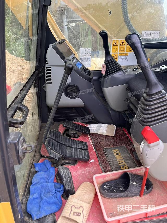 左后方玻璃角标(驾驶室部分) 左后方玻璃角标(驾驶室部分)