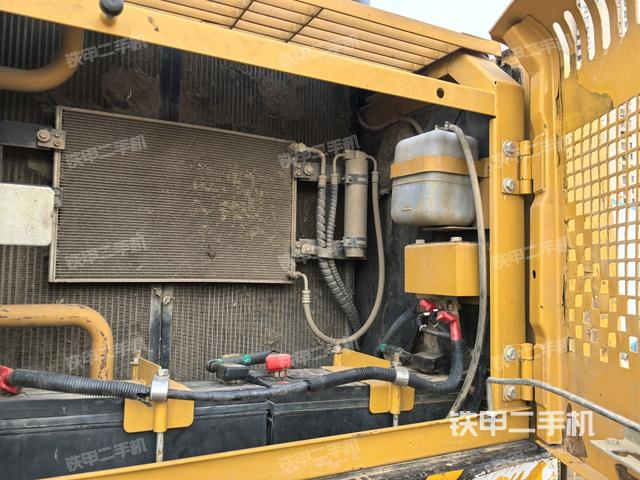 散熱器正面(大件艙室) 散熱器正面(大件艙室)