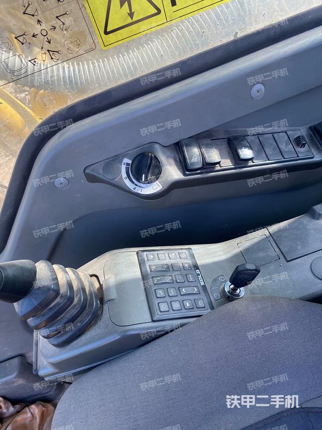 后窗玻璃角標(biāo)（駕駛室部分）