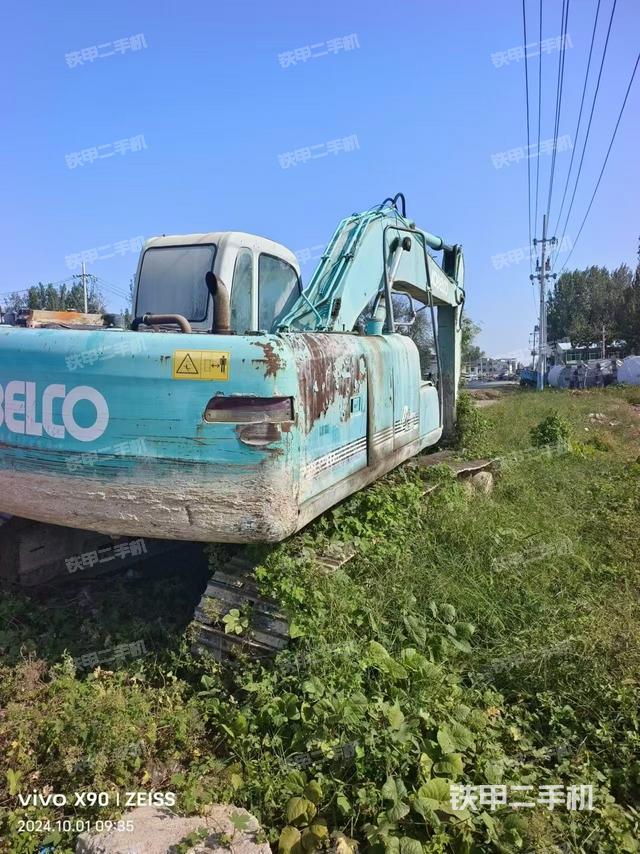 駕駛室頂部（整機外觀）