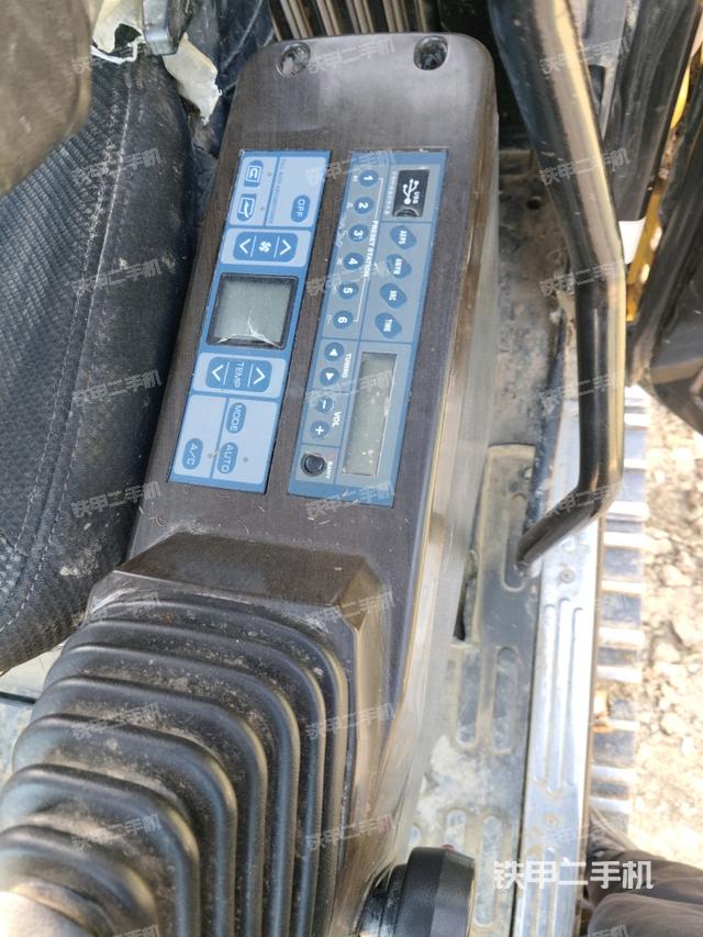 座椅左側(cè)控制臺(tái)/音響/含左手柄（駕駛室部分）