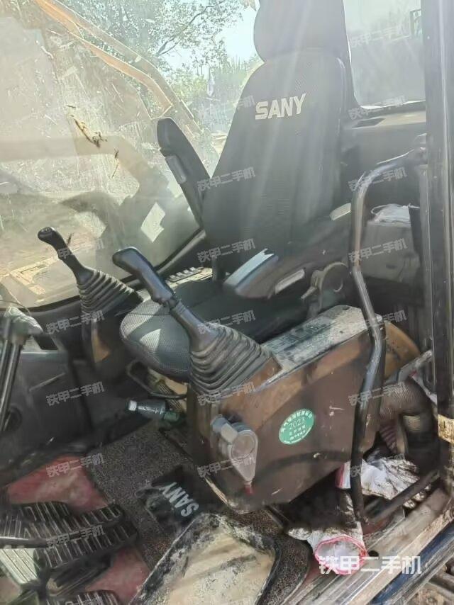 座椅左側控制臺/音響/含左手柄（駕駛室部分）