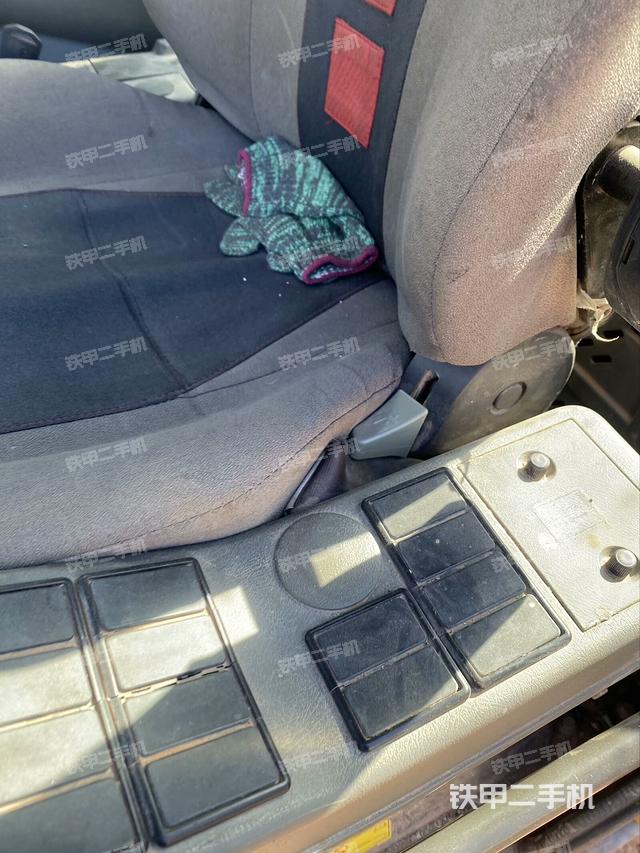 座椅左側(cè)控制臺(tái)/音響/含左手柄（駕駛室部分）