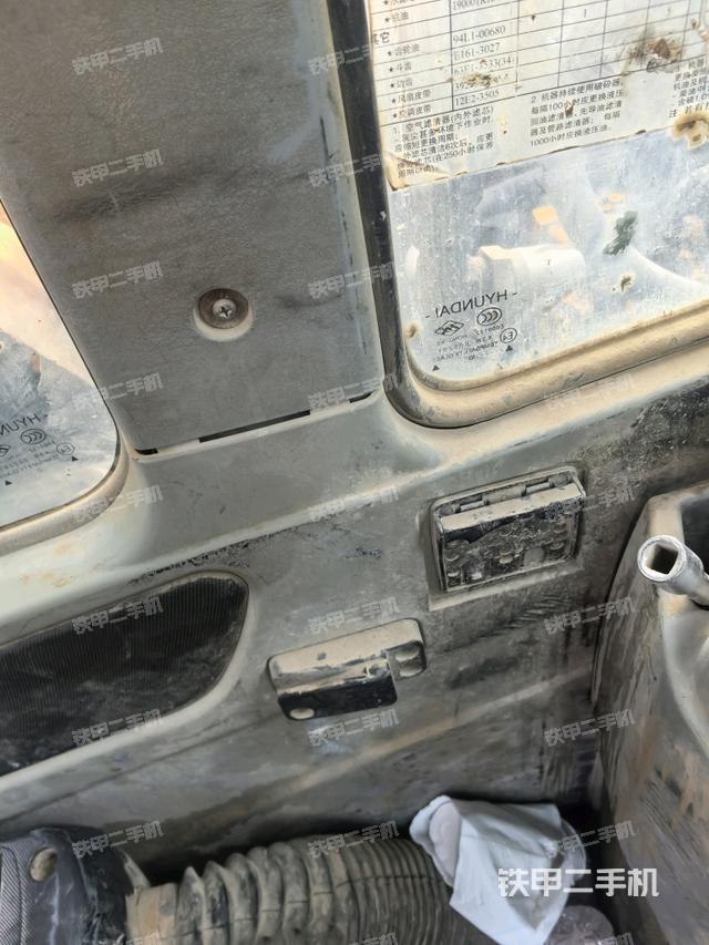 后窗玻璃角標（駕駛室部分）