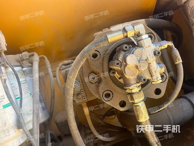 液壓泵艙室正面整體(整機(jī)外觀) 液壓泵艙室正面整體(整機(jī)外觀)