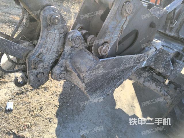 鏟斗右后整體(工作和回轉(zhuǎn)裝置) 鏟斗右后整體(工作和回轉(zhuǎn)裝置)