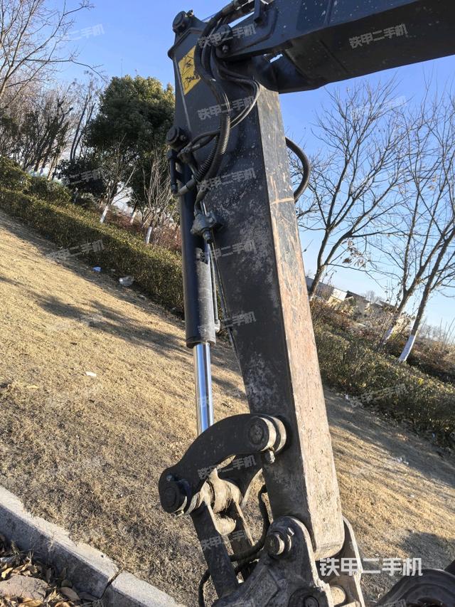 小臂整體左后(工作和回轉(zhuǎn)裝置) 小臂整體左后(工作和回轉(zhuǎn)裝置)