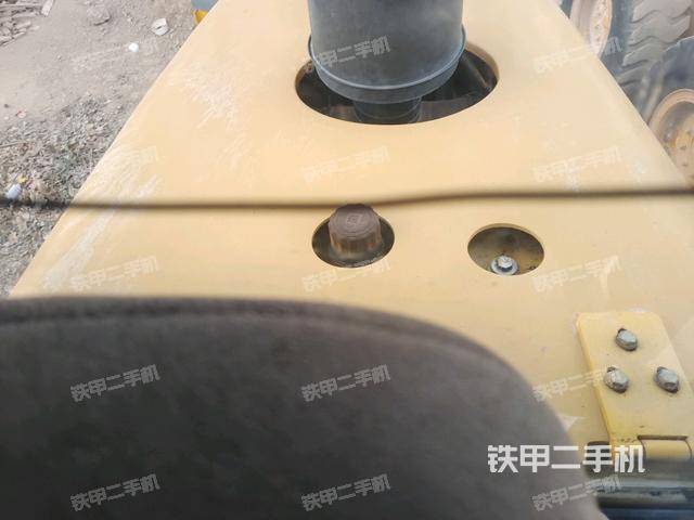 操作臺全景（壓路機(jī)駕駛室）