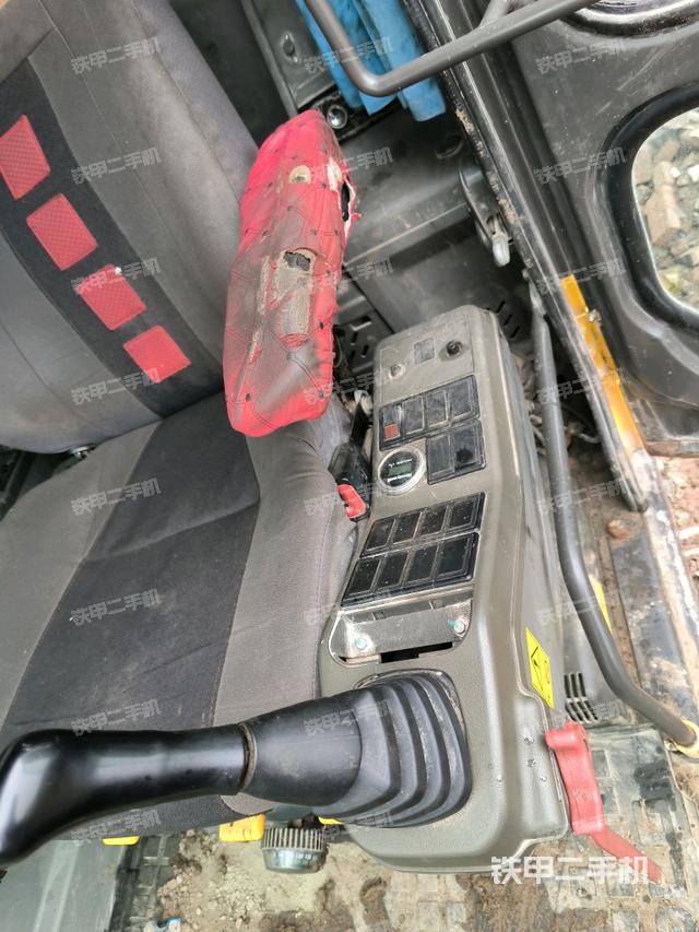 座椅左側(cè)控制臺/音響/含左手柄（駕駛室部分）