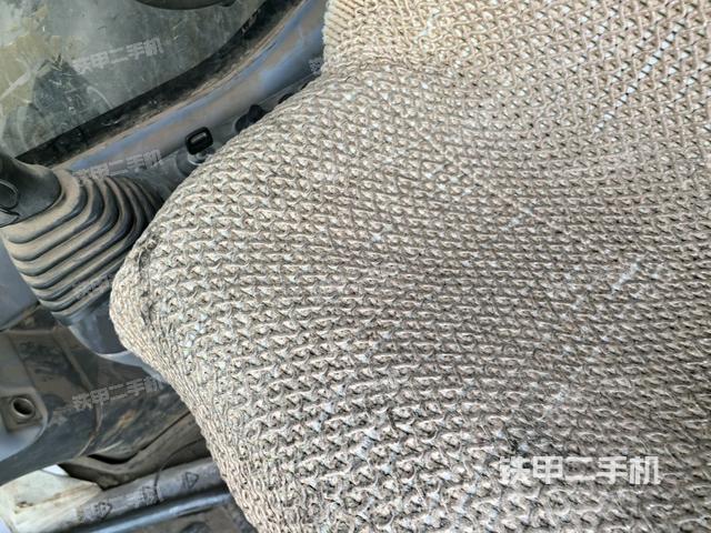 行走控制手柄和踏板?俯拍（駕駛室部分）