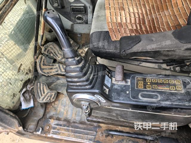 座椅右側控制臺/鑰匙門/油門/含右手柄（駕駛室部分）