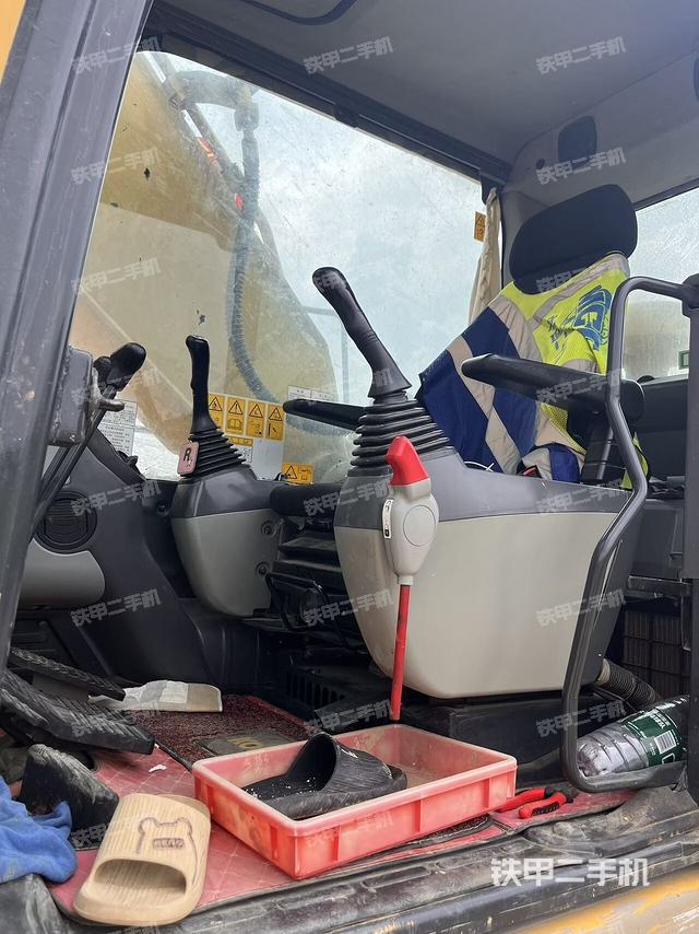 顶棚整体(驾驶室部分) 顶棚整体(驾驶室部分)