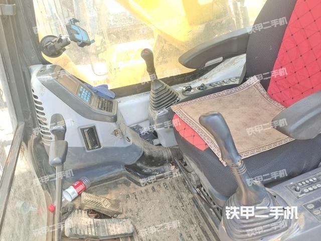 座椅右側(cè)控制臺(tái)/鑰匙門/油門/含右手柄（駕駛室部分）