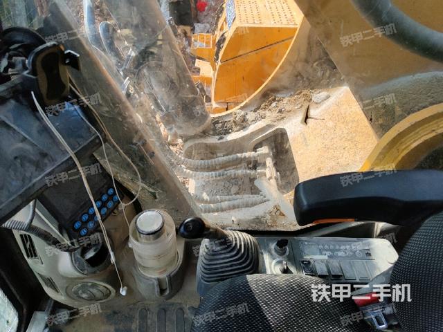 座椅右側(cè)控制臺/鑰匙門/油門/含右手柄(駕駛室部分) 座椅右側(cè)控制臺/鑰匙門/油門/含右手柄(駕駛室部分)
