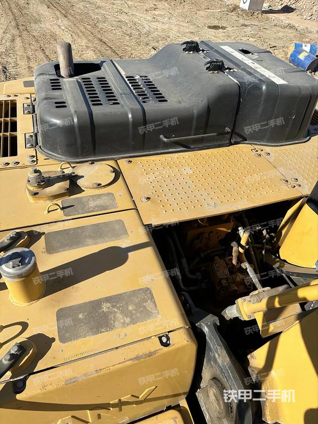 驾驶室顶部（整机外观）