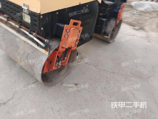 正后側(cè)（壓路機(jī)前后車架）