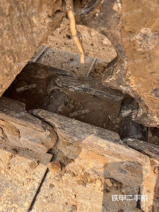 左导向轮(行走机构) 左导向轮(行走机构)