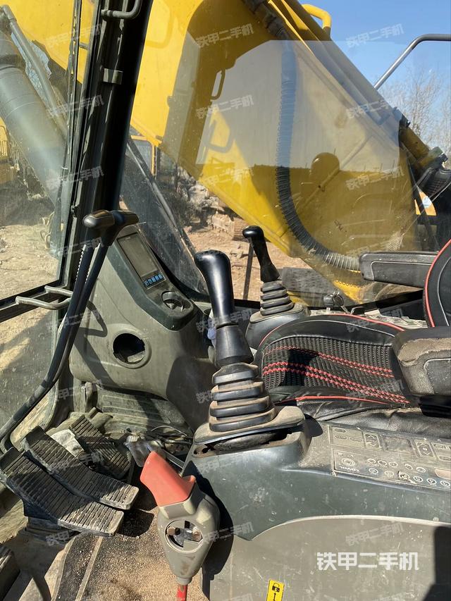 座椅右側(cè)控制臺(tái)/鑰匙門/油門/含右手柄（駕駛室部分）