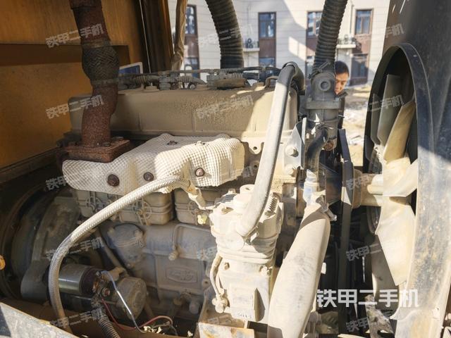 發(fā)動(dòng)機(jī)右側(cè)（整機(jī)外觀及大件）