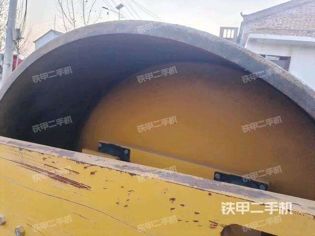 正后側(cè)（壓路機(jī)前后車架）