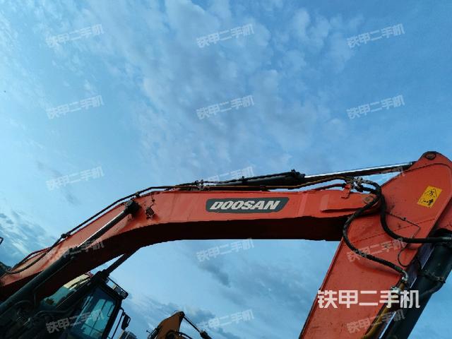 大臂整体 右侧(工作和回转装置) 大臂整体 右侧(工作和回转装置)