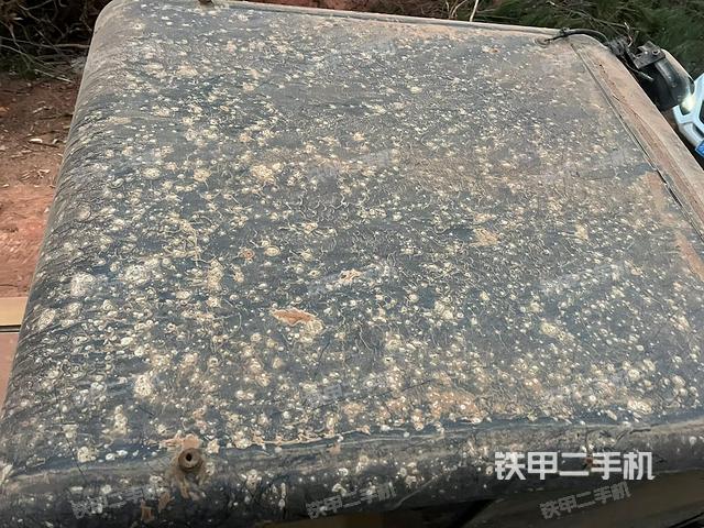 駕駛室頂部(整機外觀) 駕駛室頂部(整機外觀)