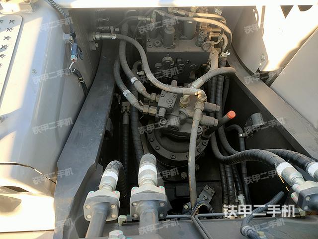 回轉馬達和主控閥（整機外觀）