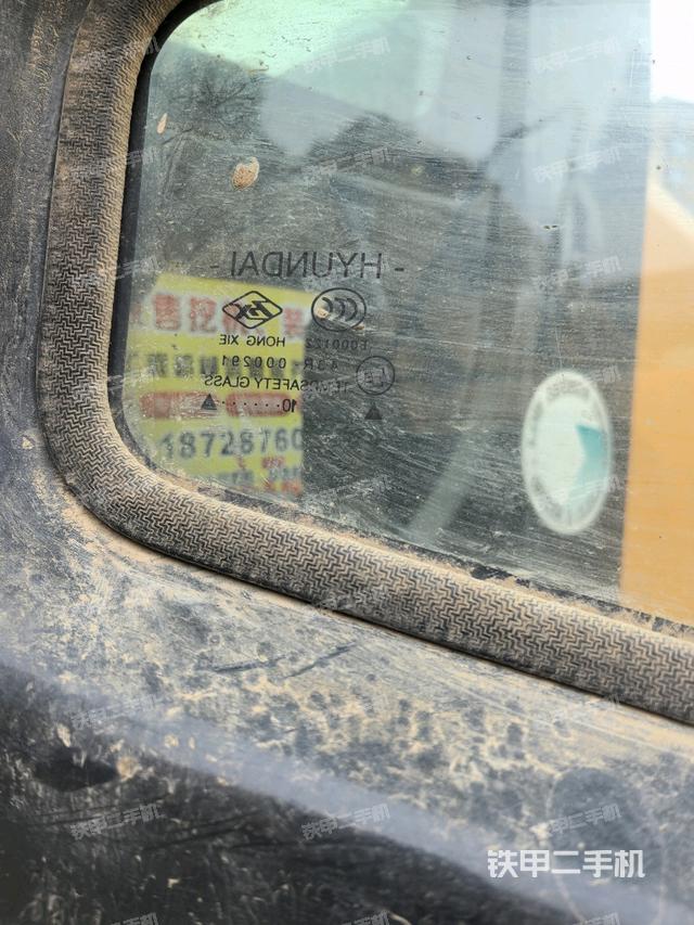 左后方玻璃角標（駕駛室部分）