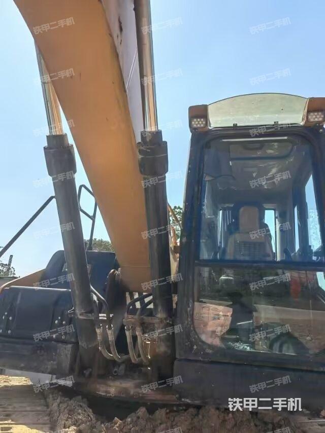 大臂油缸整體?豎拍(工作和回轉(zhuǎn)裝置) 大臂油缸整體?豎拍(工作和回轉(zhuǎn)裝置)