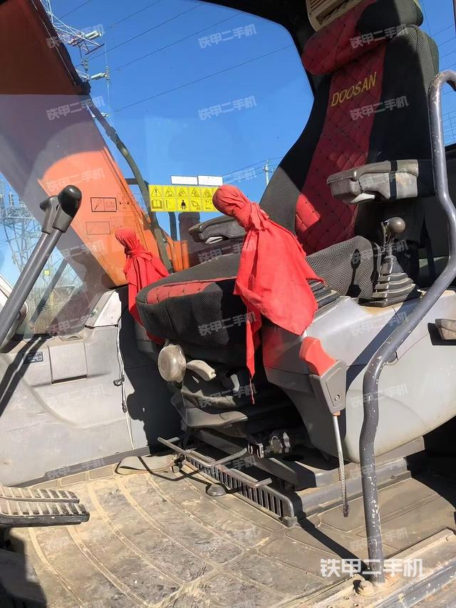 駕駛室整體（整機(jī)外觀）