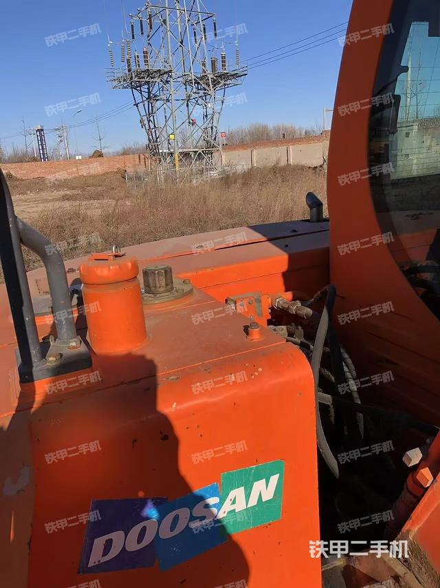 駕駛室頂部（整機(jī)外觀）