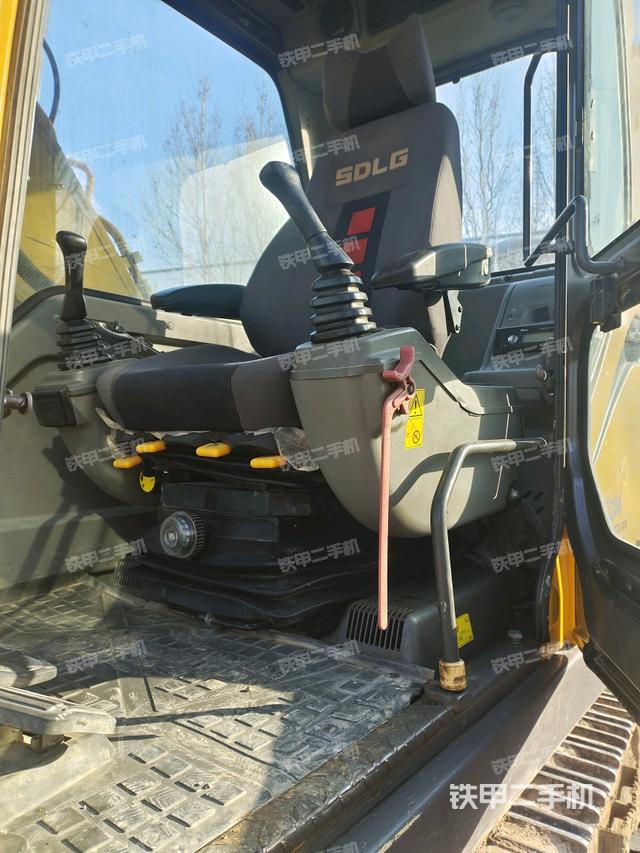 駕駛室正側（駕駛室部分）