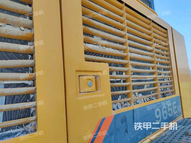 散熱器正面(大件艙室) 散熱器正面(大件艙室)
