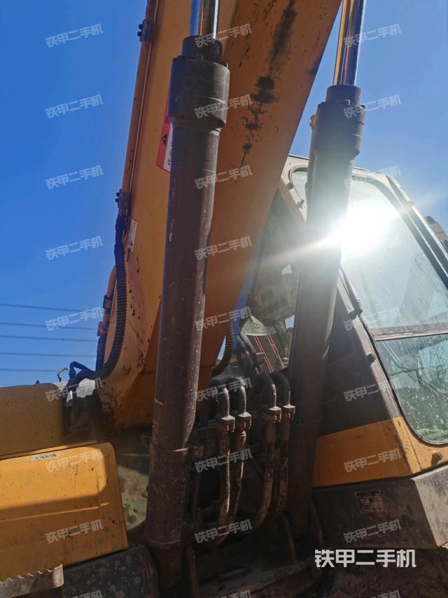 大臂油缸整體?豎拍（工作和回轉(zhuǎn)裝置）