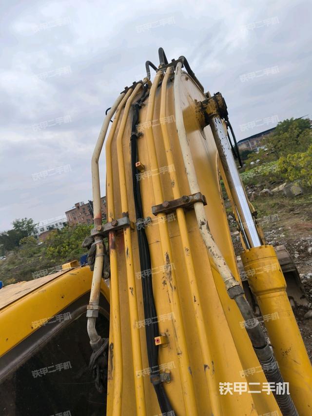 大臂背部俯視（工作和回轉(zhuǎn)裝置）